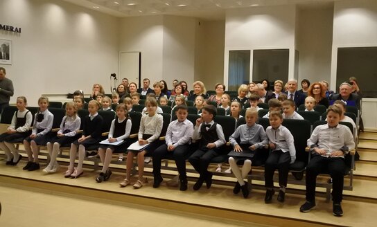 „Verdenės“ gimnazijos mokiniai pristatė pačių parengtą „Svetimybių žodyną“