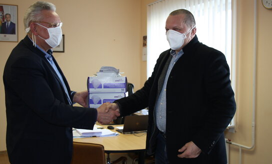 Visagino savivaldybės administracija gavo respiratorių labdarą