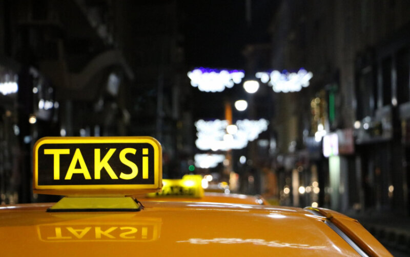 Leidimus pavėžėtojams ir taksistams išduos LTSA