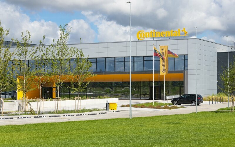 „Continental“ kartu su Visagino technologijos ir verslo profesinio mokymo centru Lietuvoje...