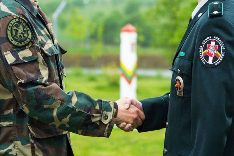 VSAT pareigūnu galima tapti baigus 15 savaičių kursus