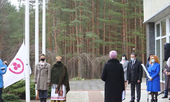 Balandžio 15-osios – Kultūros dienos proga Visagino savivaldybė iškėlė Taikos vėliavą