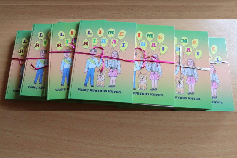 Mokiniai sukūrė ir išleido iliustruotą knygą „Limerikai“