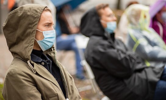 Vyriausybė nusprendė, kad nuo spalio 1 d. uždarose patalpose bus privaloma dėvėti kaukes