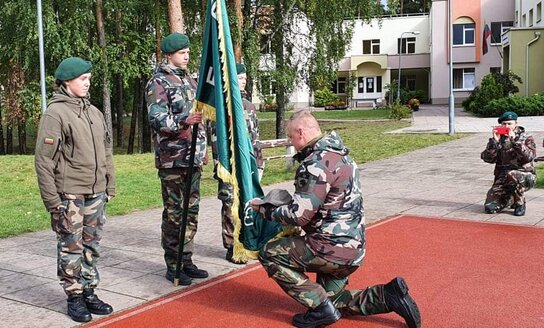 Naujas ,,Žiburio“ mokyklos jaunųjų šaulių vadovas davė šaulio priesaiką