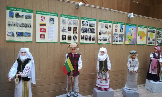 G. Charbedijos stilizuotų lėlių paroda „Lietuvos laisvės keliu“