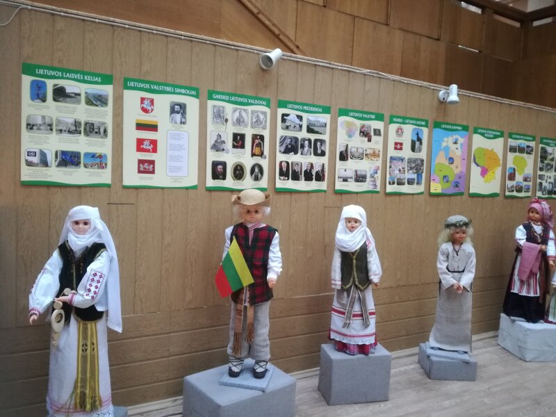 G. Charbedijos stilizuotų lėlių paroda „Lietuvos laisvės keliu“