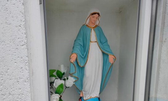 Po restauracijos darbų Šv. Marijos statulėlė grąžinta į Vytauto Didžiojo paminklą