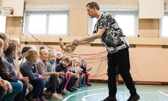 Parodos „2 žonglieriai, 2 dienos, 6 mokyklos“ atidarymas: prisiminimai iš žongliravimo nuotykio...