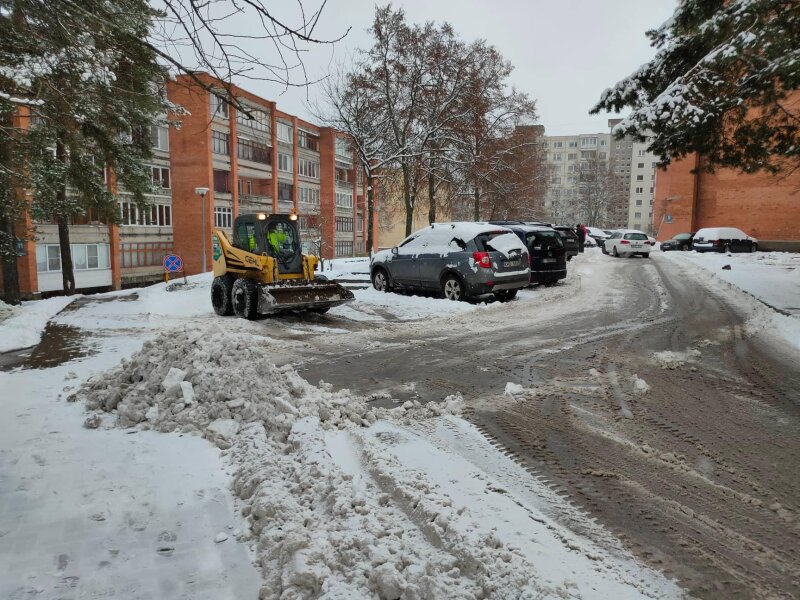 Visagino kiemuose valomas sniegas 