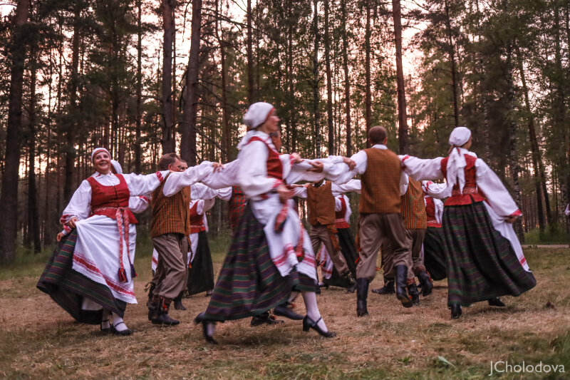 Į „Draugystės" koncertų salę grįžta tautinių šokių ir dainų festivalis „Kaimynėli, būki...