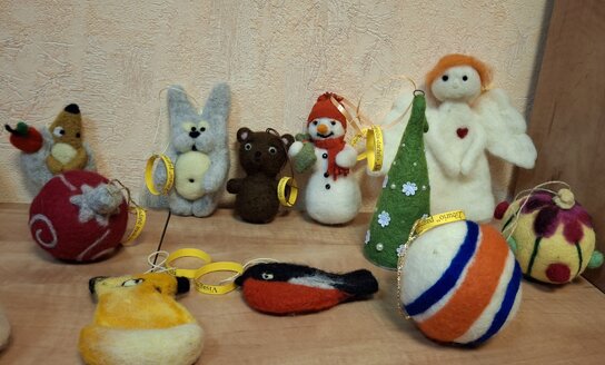 Visagino mokyklų kurti žaisliukai tradiciškai papuoš Prezidentūros Kalėdų eglę!