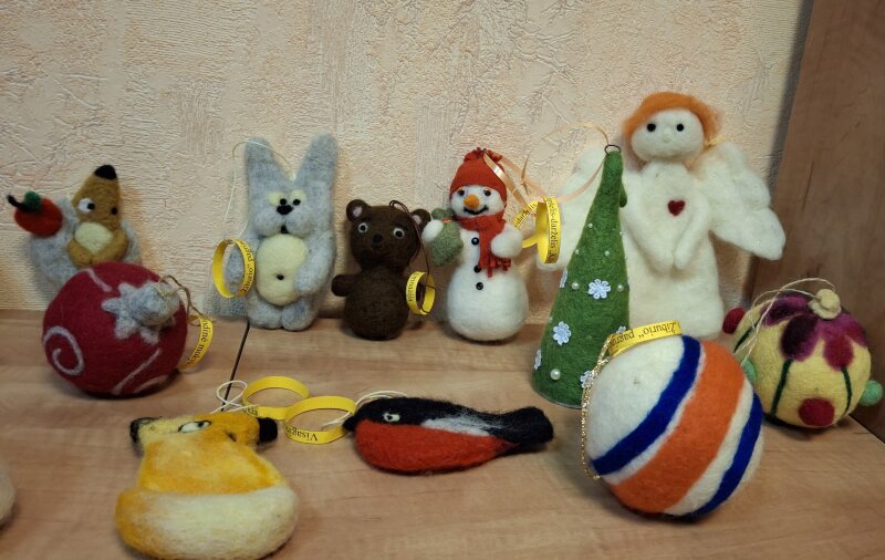 Visagino mokyklų kurti žaisliukai tradiciškai papuoš Prezidentūros Kalėdų eglę!