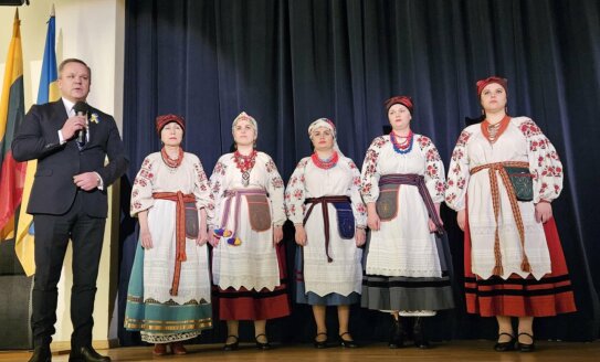 Ašaros akyse ir su pasididžiavimu skanduojamas „RADAROM“: surengtas vakaras, skirtas Ukrainai