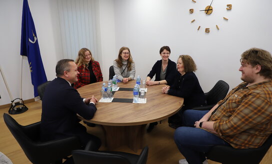 Ypatingas dėmesys Visaginui – savivaldybėje lankosi Jungtinės Karalystės ambasadorė Elizabeth Boyles
