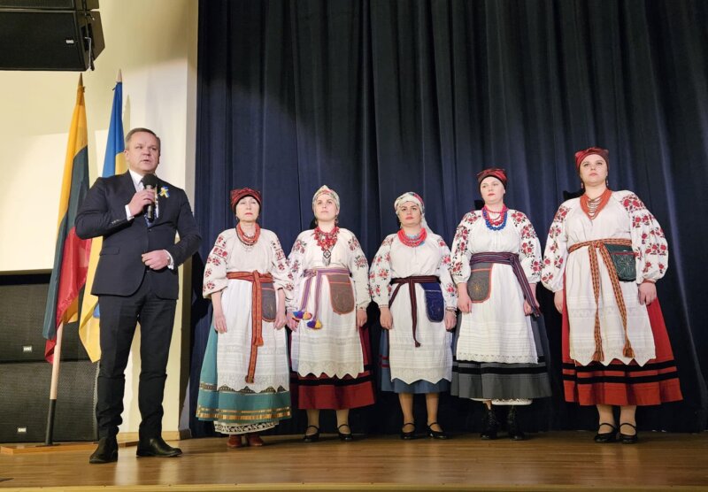 Ašaros akyse ir su pasididžiavimu skanduojamas „RADAROM“: surengtas vakaras, skirtas Ukrainai