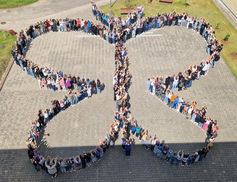 Visagino „Verdenės" gimnazijos bendruomenė sveikina savo miestą!