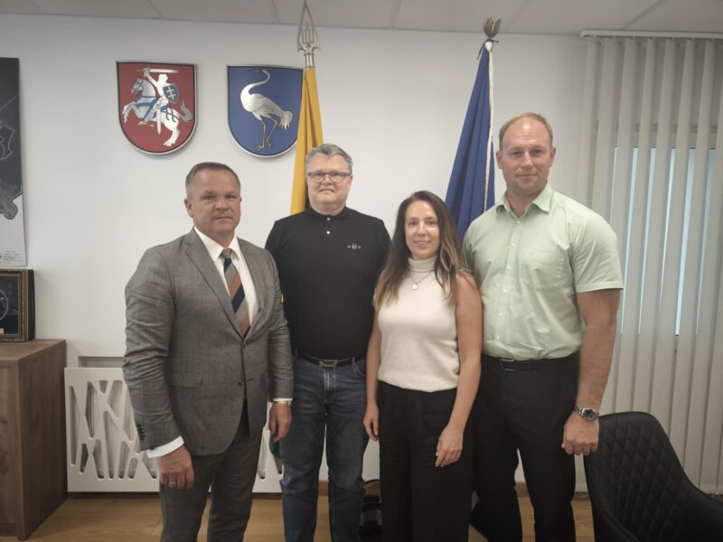 Meras susitiko su „Hesburger“ atstovais